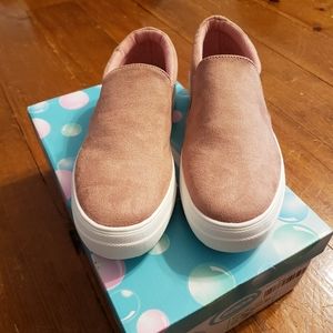 Soda. Slip On Sneakers. Size 8.